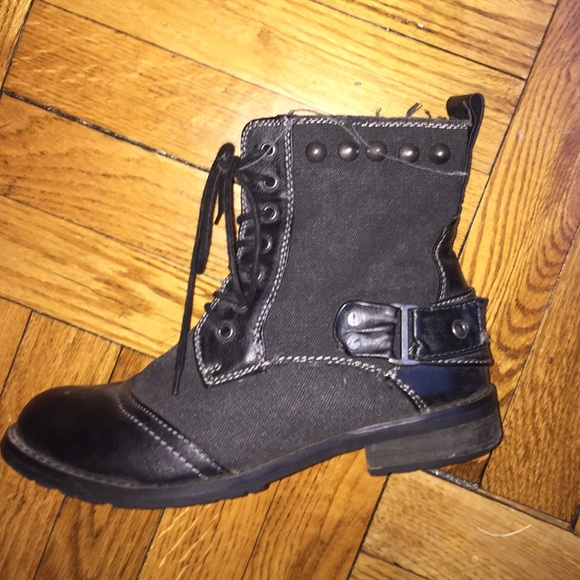 Combat boots