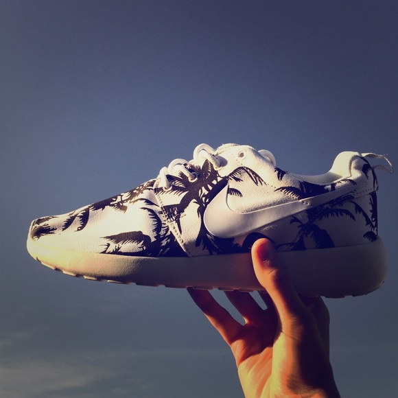 Nike Shoes - Nike Roshe Palm Trees
