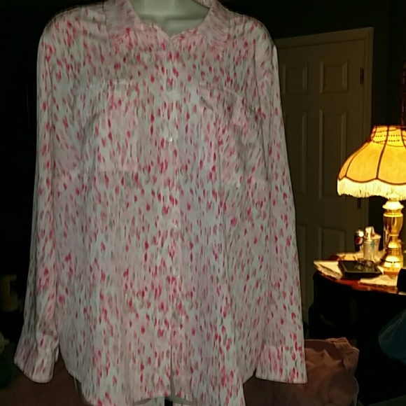 4 tops for 10,2 long sleeves, 2 crop sleeves,