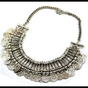 Vintage style choker necklace