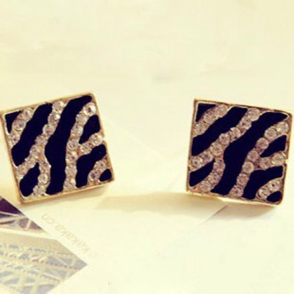 Jewelry - Zebra square earrings