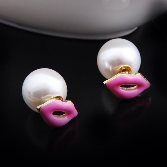 Pink lips/Pearl double sided earrings