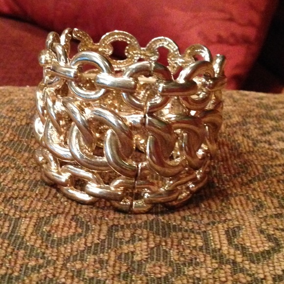 Gorgeous Gold chain-link cuff!!