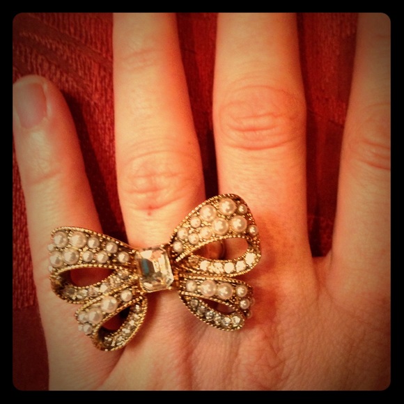 Adorable Gold Bow Ring!