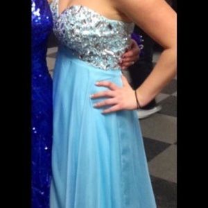 Prom dress from promgirl.com