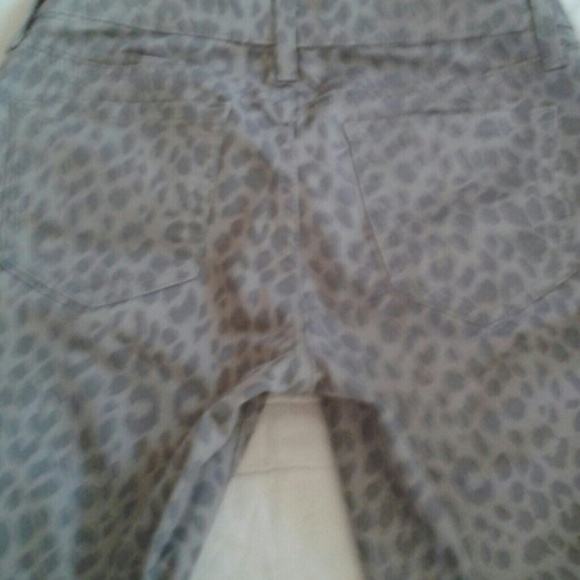 NWOT! Old Navy The Rockstar animal print skinnies - Picture 3 of 4