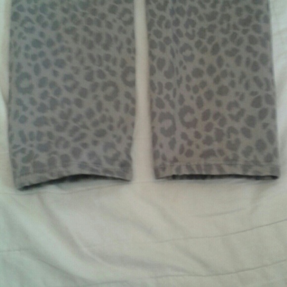 NWOT! Old Navy The Rockstar animal print skinnies - Picture 4 of 4