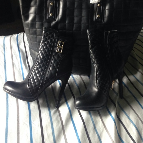 Black heels match bag