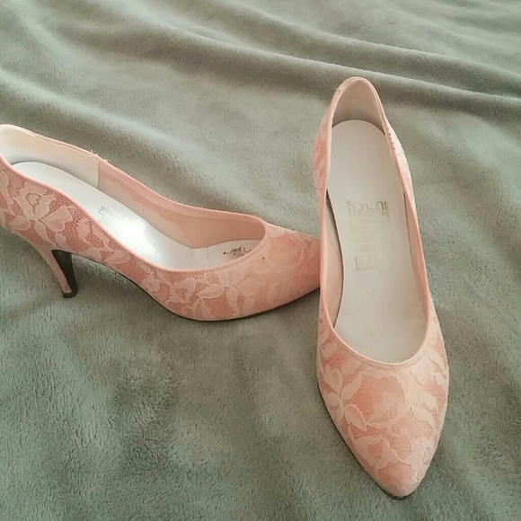 Jeanne peach lace shoes