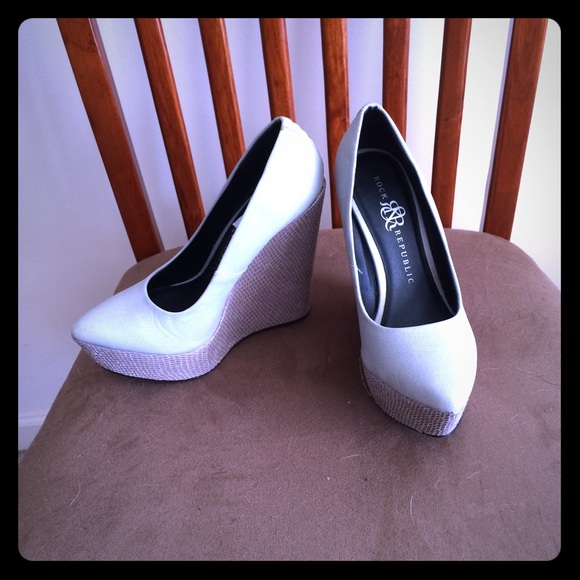 Rock republic grey wedge heels