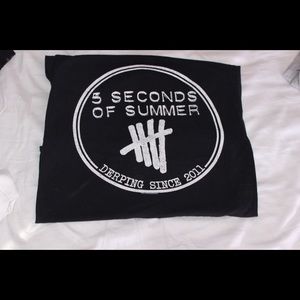 5SOS tee shirt