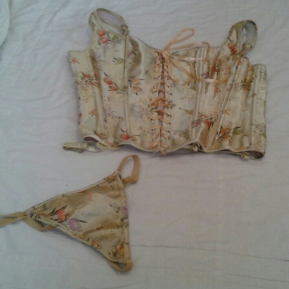 NWOT! Sexy silky corset and panty set 34