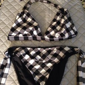 Betsey Johnson 3 piece bikini large bottoms D top