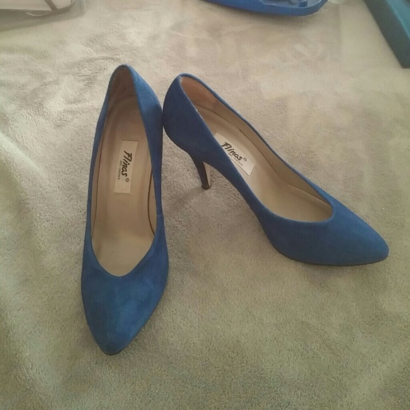 Flings Kelly blue suede shoes