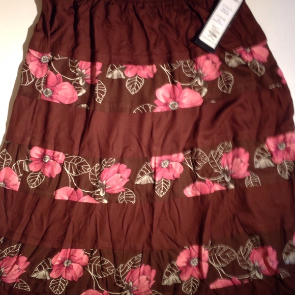Paradiso long salsa skirt Brand New Beautiful. - Picture 3 of 4