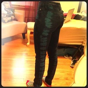 Rock & Republic Skinny Jeans With Tie Dye Accent