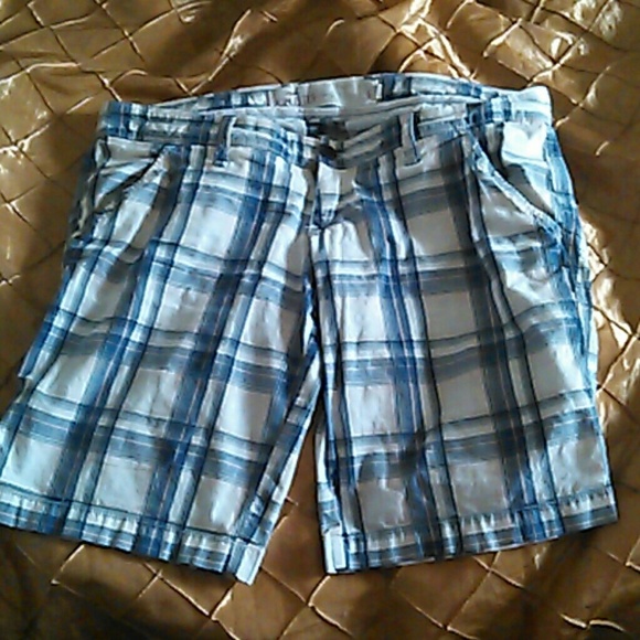 Hollister bermuda plaid shorts