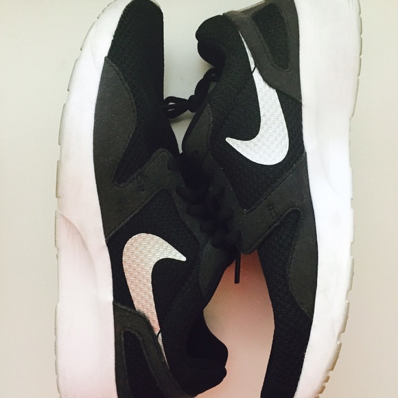 Nike Shoes - Nike Kaishi Running Shoes