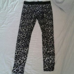 EUC Silky animal print leggings OS