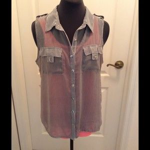 💥SOLD!!💥Black and white striped shirt