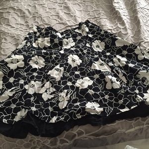 Cute floral skirt 🌺