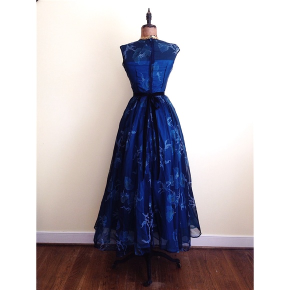 SOLD Vintage gown - Picture 3 of 4