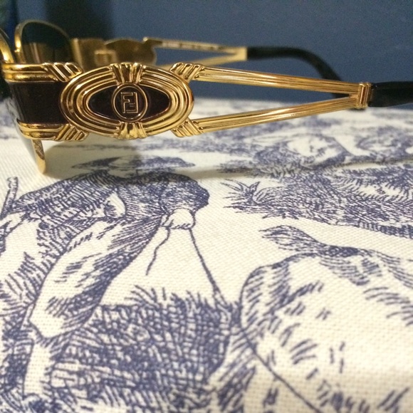 ? 3X HP ? Vintage Gold Fendi Sunglasses main image 4