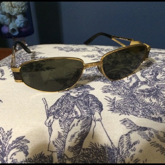 ? 3X HP ? Vintage Gold Fendi Sunglasses main image 5