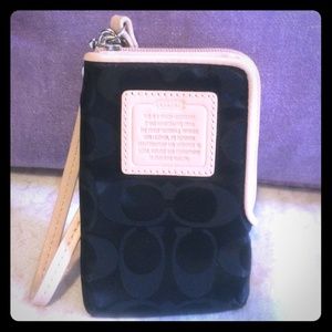 Coach wristlet for cell phone/money/or cards