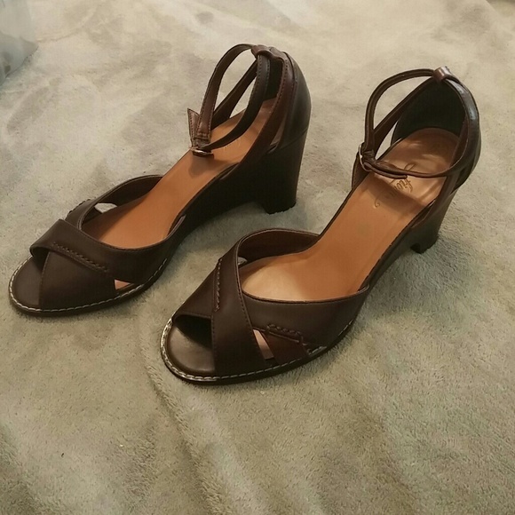 Fioni brown wedges