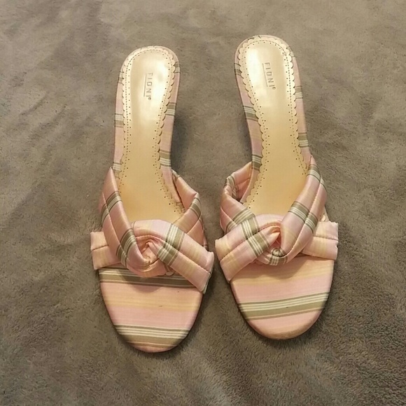 Fioni sandal with a heel