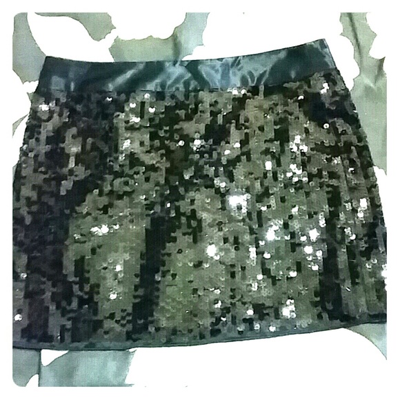 Express sequined black skirt size 4