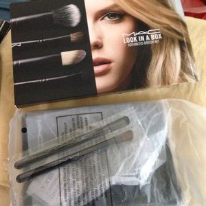 💯Authentic Mac Brush