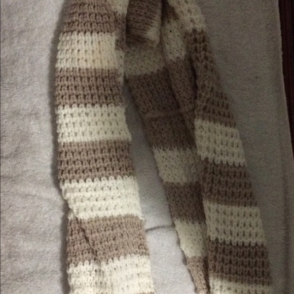Warm knit long shirt with scarf - Picture 4 of 4