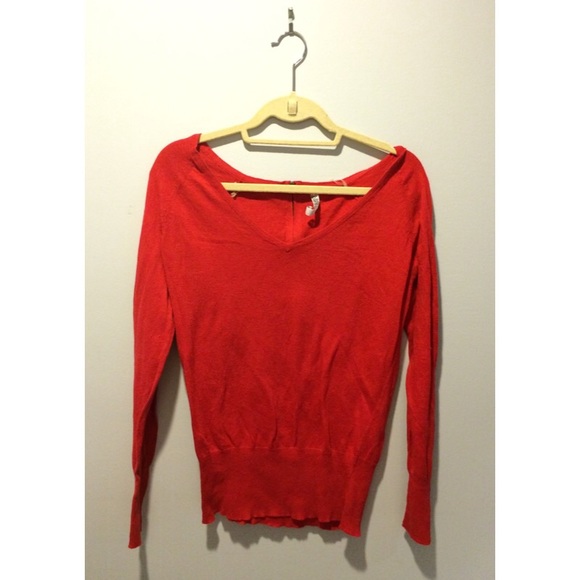 V-Neck Red Thinner Fitted Sweater
