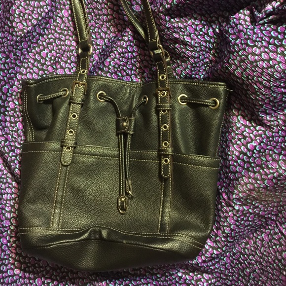 🌟 Tignanello Leather Multi-Pocket Bucket Purse 🌟