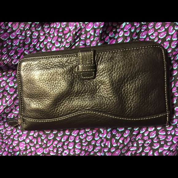 🌟 Hold ! Tignanello Leather Zip Around Wallet