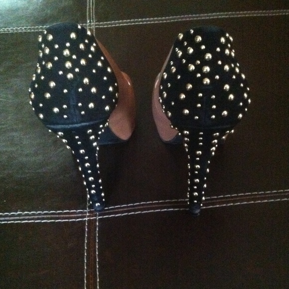 GOLD STUDDED PLATFORM HEELS - Picture 2 of 4