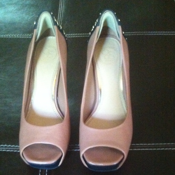 GOLD STUDDED PLATFORM HEELS - Picture 3 of 4