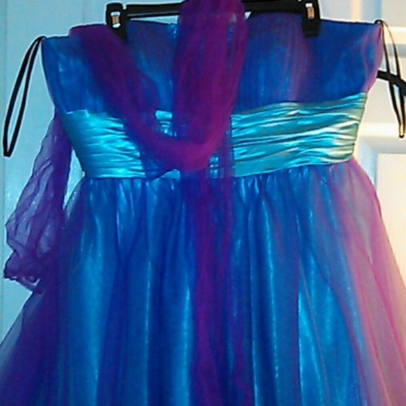 Dress - Picture 4 of 4