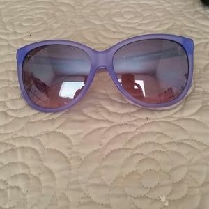 Tahari sunnies.
