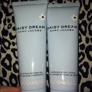 Marc Jacobs daisy dream lotion and shower gel