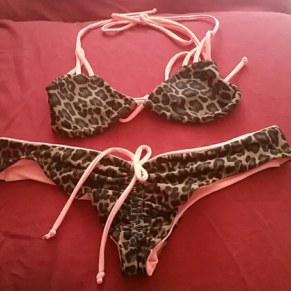 Cheetah print scrunch butt bikini