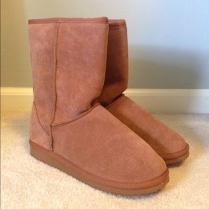 **Reserved** Faux fur lined snow boots