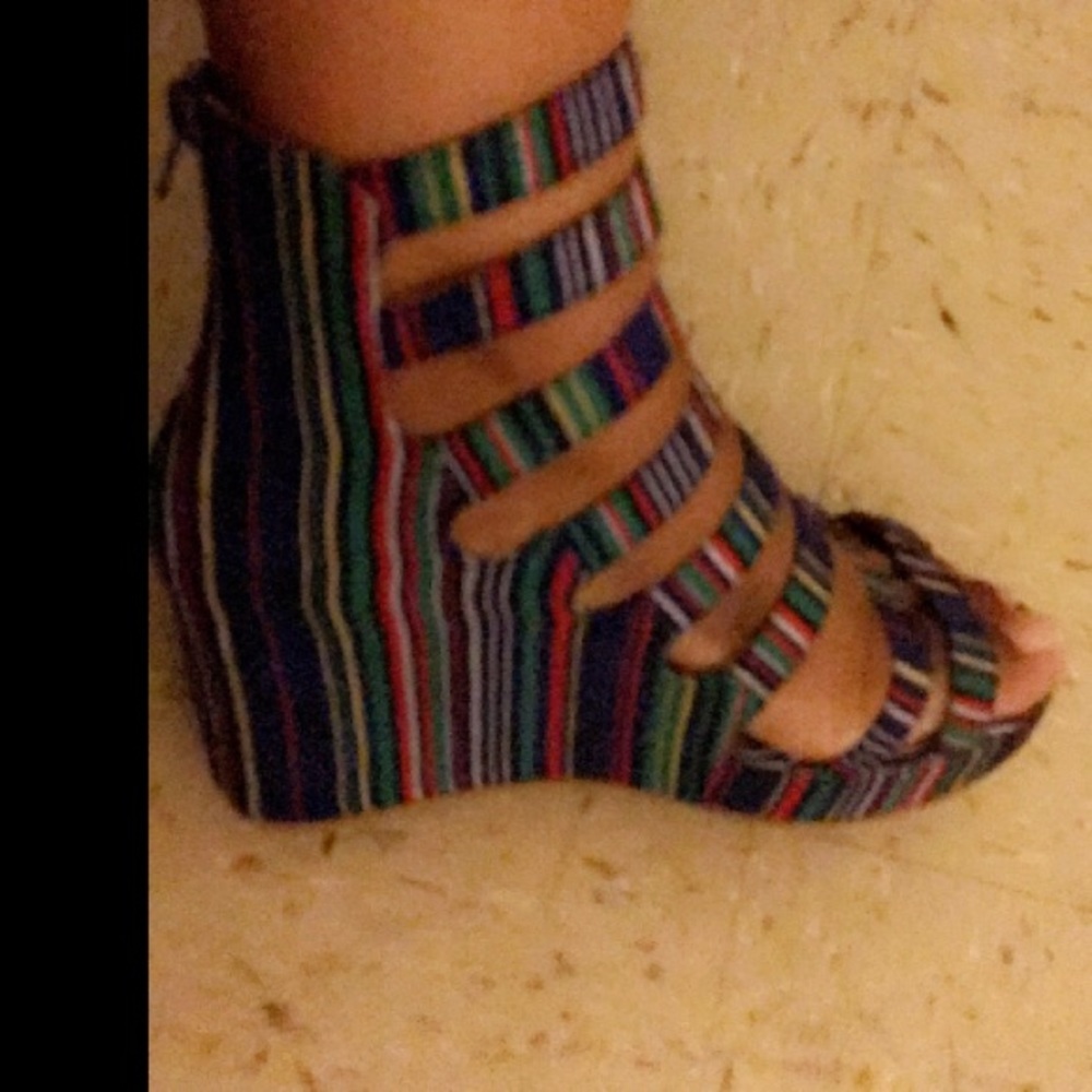 🆕Crown Wedge Shoe - Picture 5 of 7