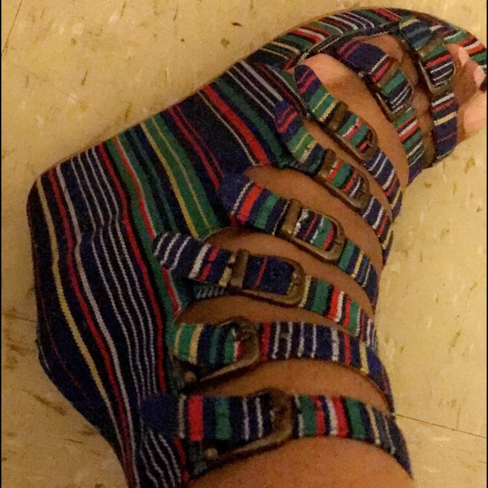 🆕Crown Wedge Shoe - Picture 6 of 7