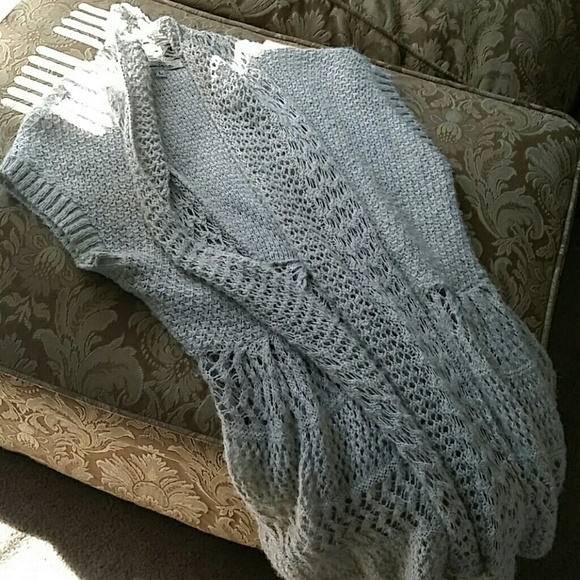 Short sleeve sweater like vest