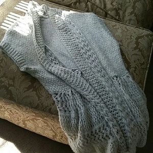 Short sleeve sweater like vest