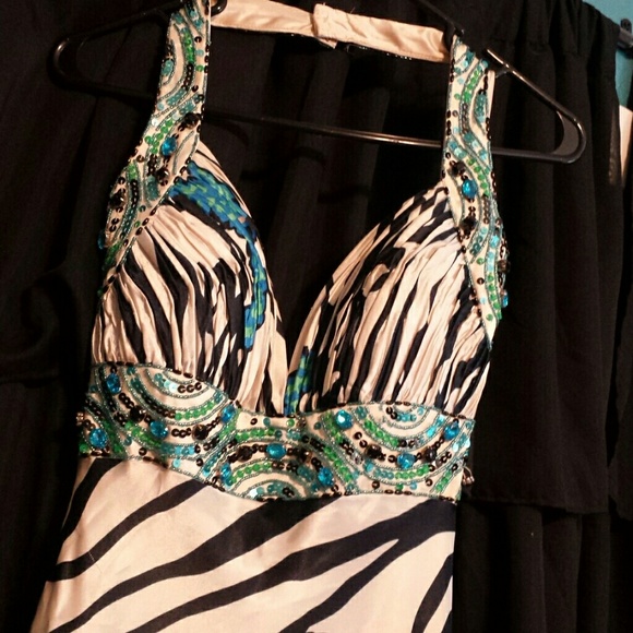 Patterned Prom dress. - Picture 2 of 4