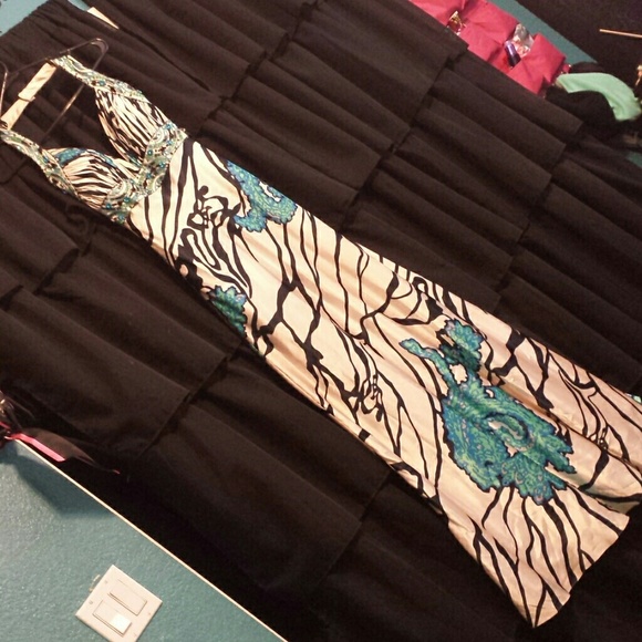 Patterned Prom dress. - Picture 3 of 4
